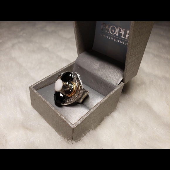 J Jansen Handcrafted Women’s Open Clasp Ring - Picture 3 of 5